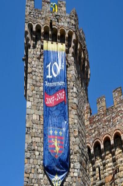 Castello Di Amorosa: 10-летний юбилей башни в стиле средневековой итальянской крепости